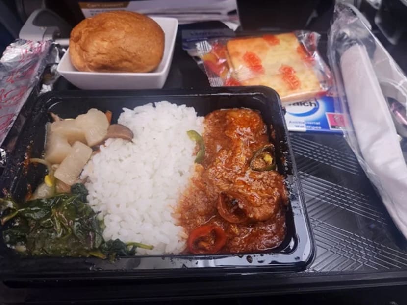 #trending: Netizens slam SIA’s ‘downgraded’ economy meals, compare them to army food; airline says will consider feedback
