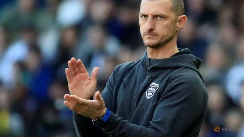 Soccer-Struggling Nimes suspend manager Arpinon after poor run Soccer-Struggling Nimes suspend manager Arpinon after poor run