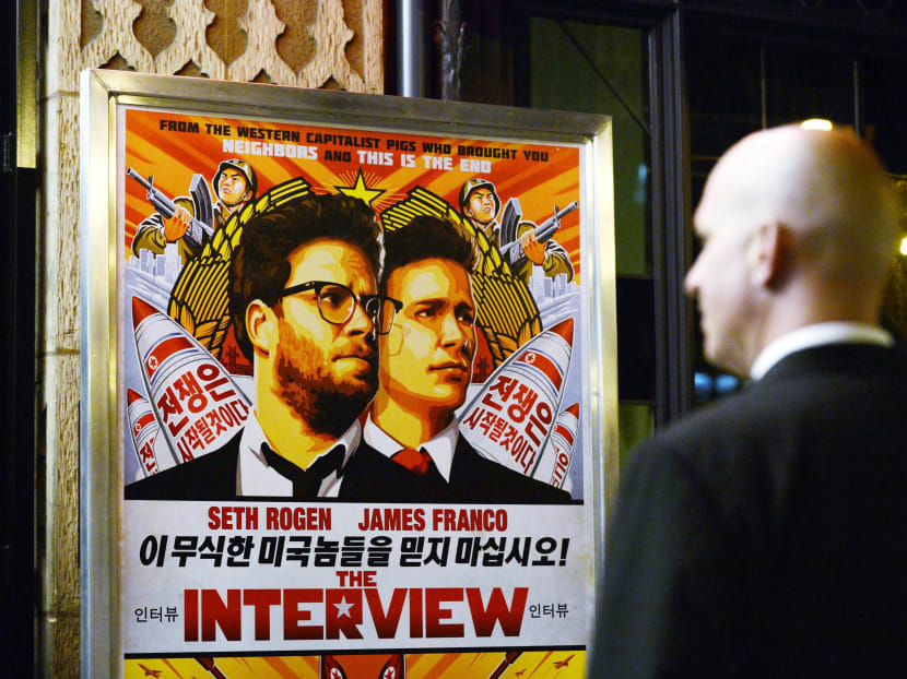A security guard stands at the entrance of United Artists theater during the premiere of the film The Interview in Los Angeles, California in this Dec 11, 2014 file photo. Photo: Reuters