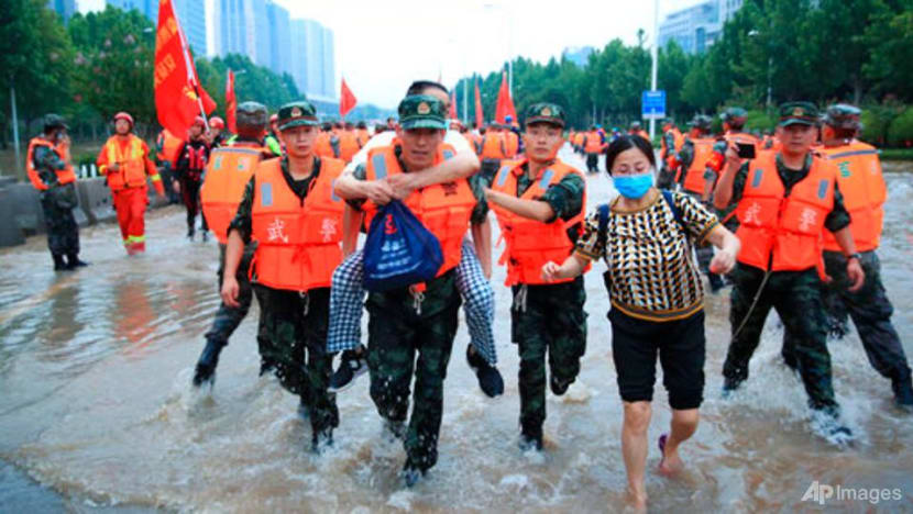 China's Zhengzhou begins clean-up after deadly storms 