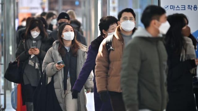 韩国冠病单日新增例回跌到3万起以下
