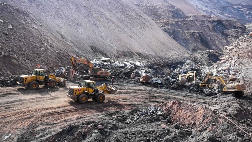 China coal mine death toll rises to six, 47 missing China coal mine death toll rises to six, 47 missing