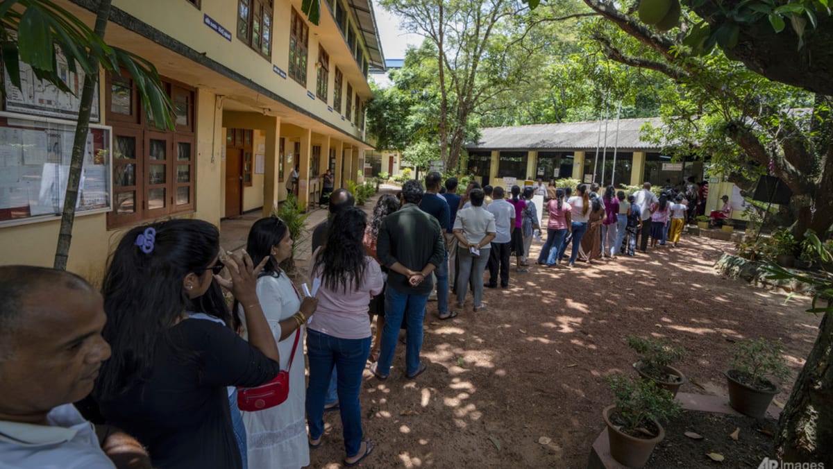 Curfew imposed in Sri Lanka after polls close peacefully Curfew imposed in Sri Lanka after polls close peacefully