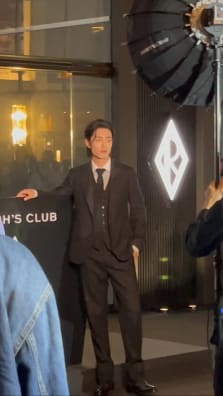 Chinese heartthrob Xiao Zhan getting everyone in a clubbing mood at the launch of Ralph’s Club: From Singapore to New York at MBS. Doesn’t he look so dashing? His many fans who have been waiting outside the venue since morning will surely agree. 
#ralphlaurenfragrances #ralphsclub @ralphlaurenfragrances @gustocollectivesea