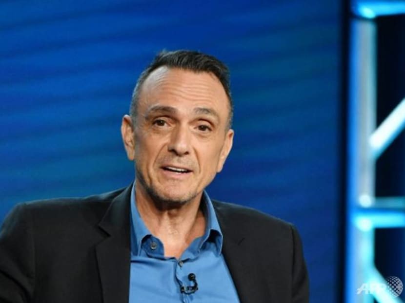 Hank Azaria feels he should apologise to every Indian person for voicing Apu in The Simpsons