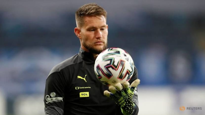 Football: Sevilla's Czech Republic goalkeeper Vaclik confirms exit