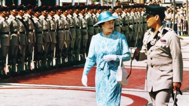 想当年！英国女王访香港，巨星云集迎贵宾