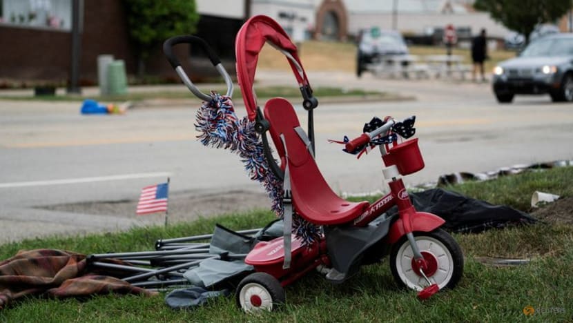 Chicago suburb in 'unbelievable shock' after 6 killed during parade shooting Chicago suburb in 'unbelievable shock' after 6 killed during parade shooting