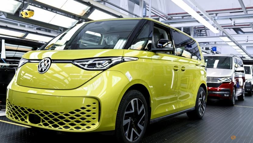 VW US chief warns of industry challenges with EV battery shift VW US chief warns of industry challenges with EV battery shift