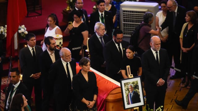 李总理对智利前总统皮涅拉逝世 表达哀悼