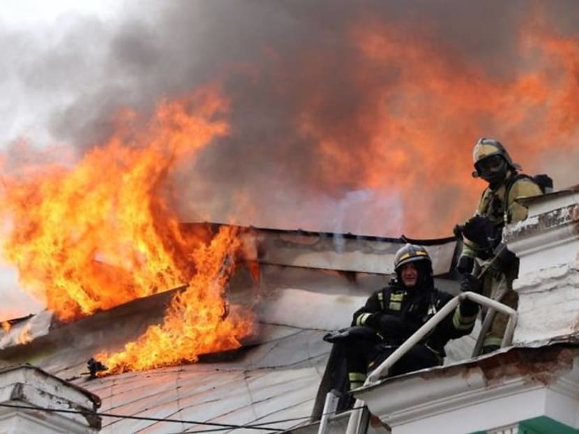Russian doctors complete open-heart surgery as tsarist-era hospital burns Russian doctors complete open-heart surgery as tsarist-era hospital burns