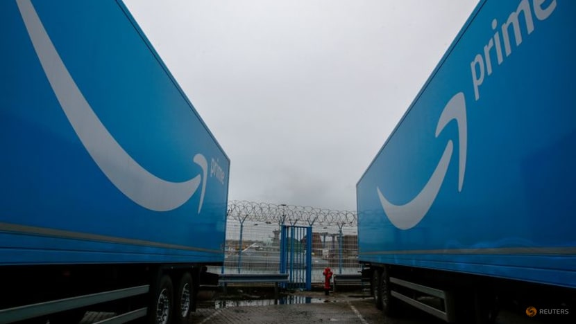Amazon bulks up shipping capacity to battle holiday season snarls Amazon bulks up shipping capacity to battle holiday season snarls