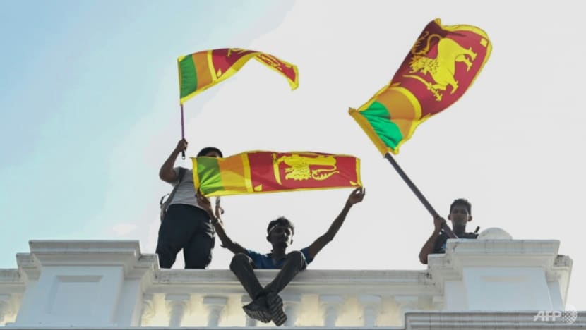 Sri Lanka arrests protest leaders, extends emergency laws Sri Lanka arrests protest leaders, extends emergency laws