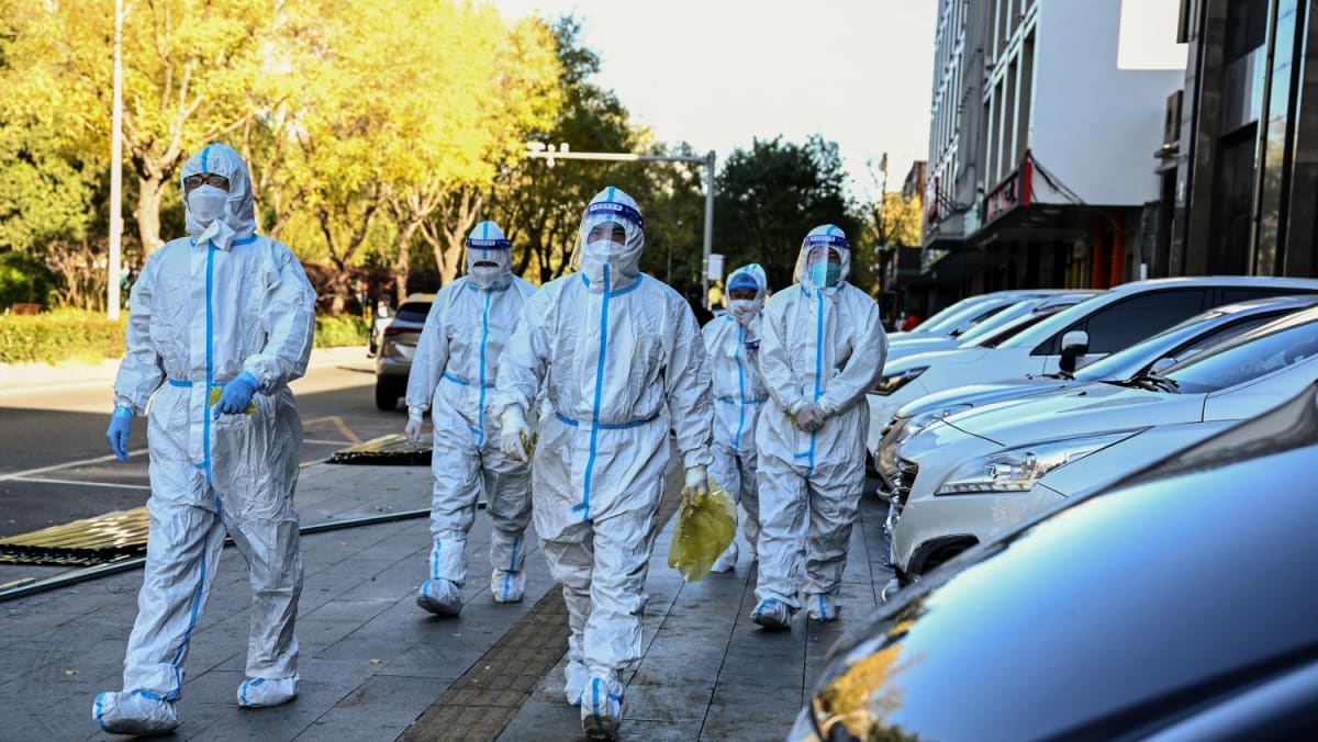 Hundreds protest southern China Covid lockdowns TODAY