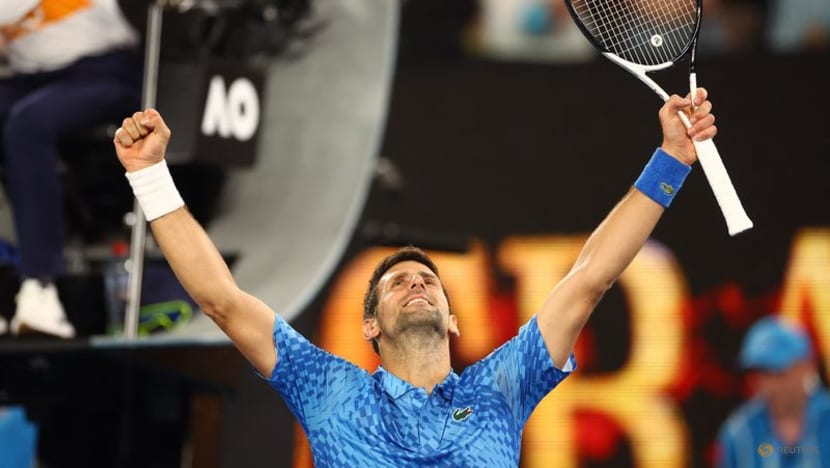 Djokovic feels the love during dominant opening victory
