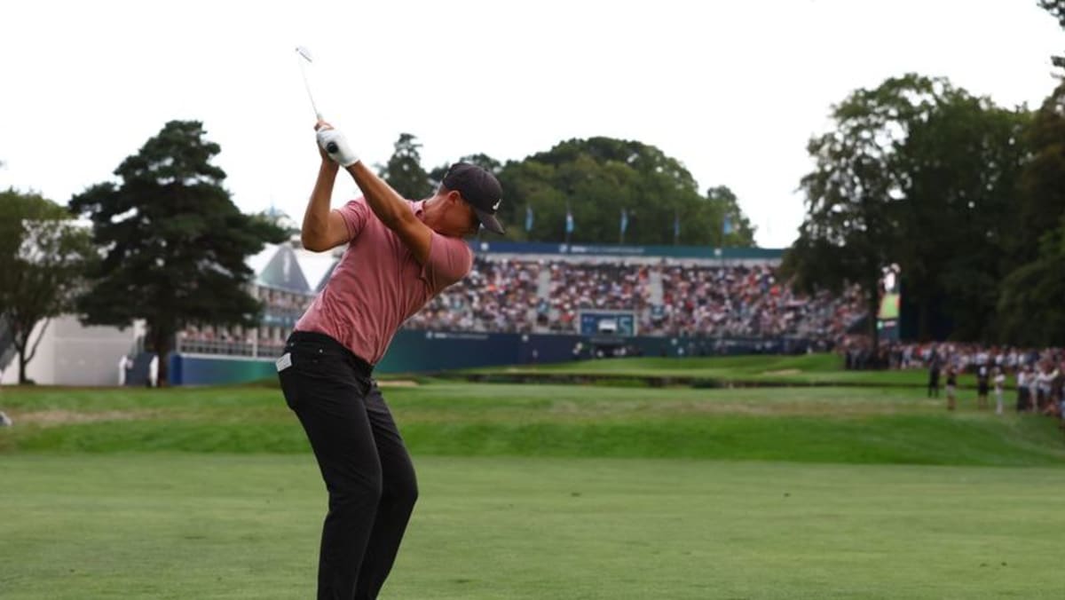 Aberg takes two-shot lead into final round at Wentworth Aberg takes two-shot lead into final round at Wentworth