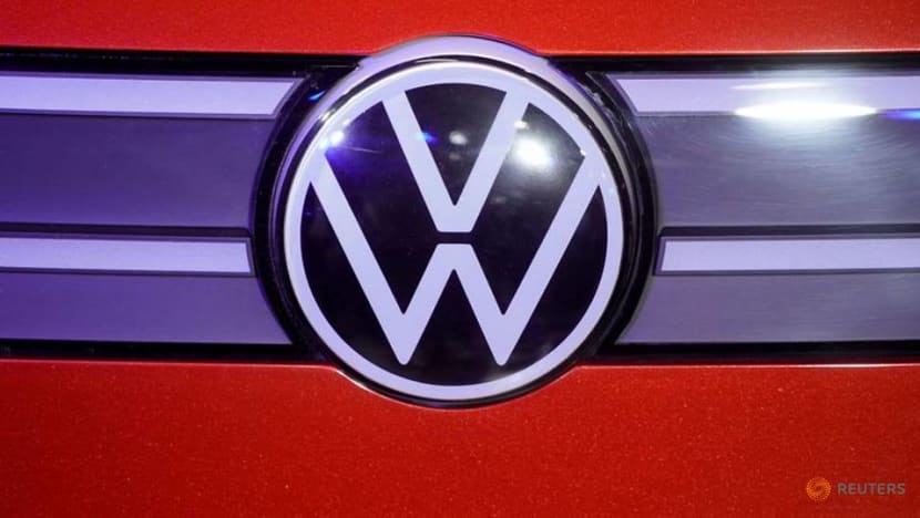 Volkswagen to make electric car cells, battery packs in US Volkswagen to make electric car cells, battery packs in US