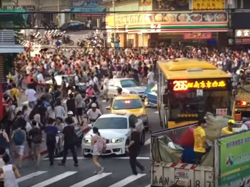 Screenshot of a video of an excitable crowd of Pokemon Go players at the Beitou Park in Taipei that went viral on social media platforms.