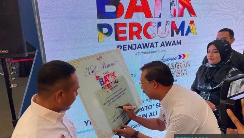  Syarikat batik Malaysia Raifili anjur kempen 1 juta batik percuma buat penjawat awam