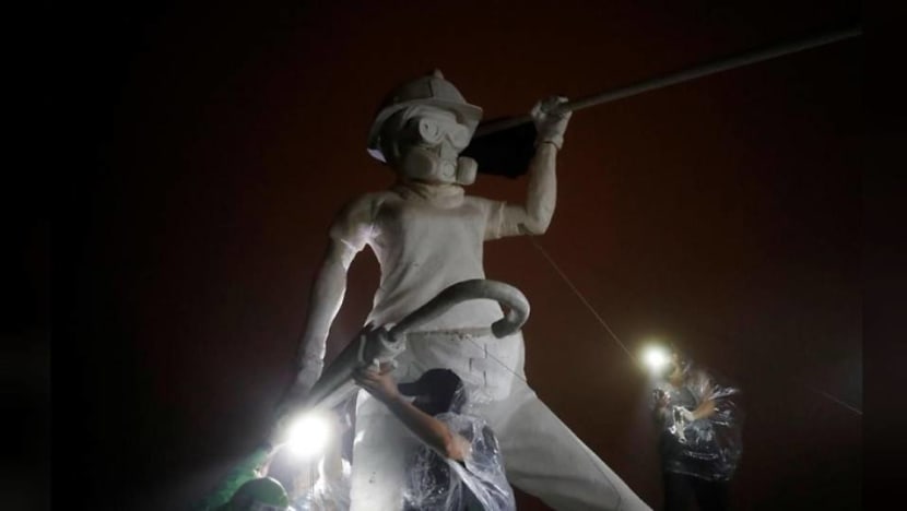 Hong Kong activists hoist 'Lady Liberty' statue above city to rally protests Hong Kong activists hoist 'Lady Liberty' statue above city to rally protests