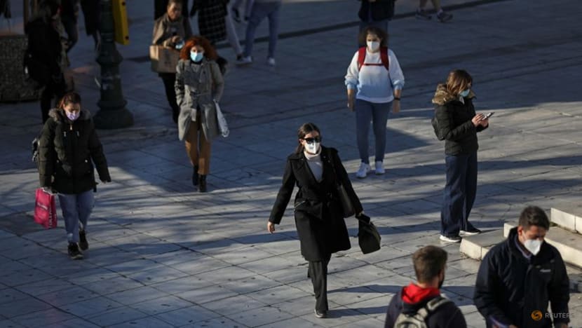 Greece further amends COVID-19 travel rules for foreigners Greece further amends COVID-19 travel rules for foreigners