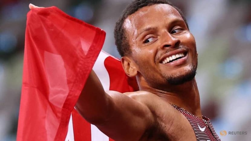 Olympics-Athletics-Gold for De Grasse, another huge 400m hurdles record Olympics-Athletics-Gold for De Grasse, another huge 400m hurdles record