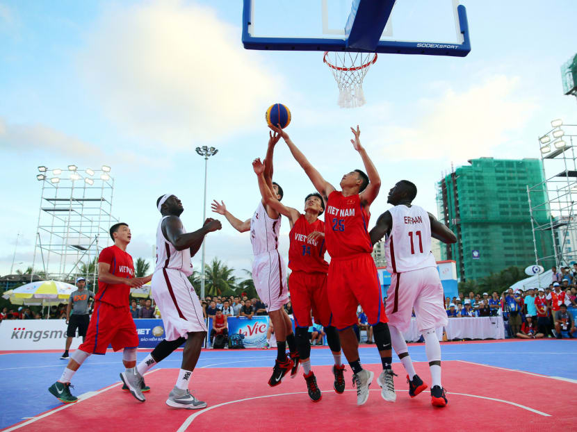 A 3-on-3 basketball match between Qatar (white) and Vietnam (red) at the Asian Beach Games in Danang. Asia has been the driving force behind the inclusion of the high-speed game in major sports events. Photo: AFP