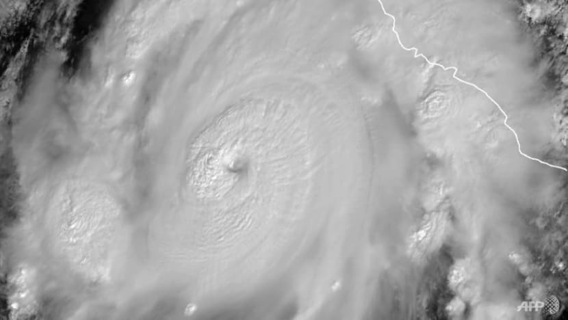 Major Hurricane Roslyn approaches Mexico's Pacific coast Major Hurricane Roslyn approaches Mexico's Pacific coast