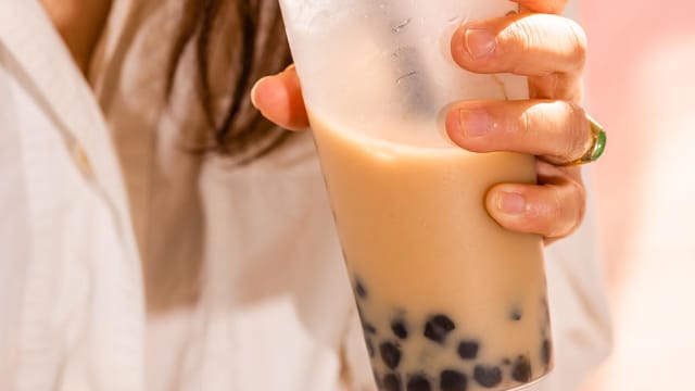 珍珠奶茶等饮料太受欢迎 台湾一年消耗40亿个一次性饮料杯