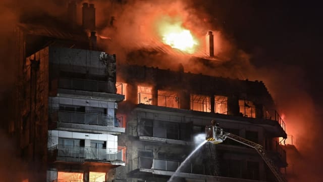 巴伦西亚住宅建筑失火 受伤人数增至15人
