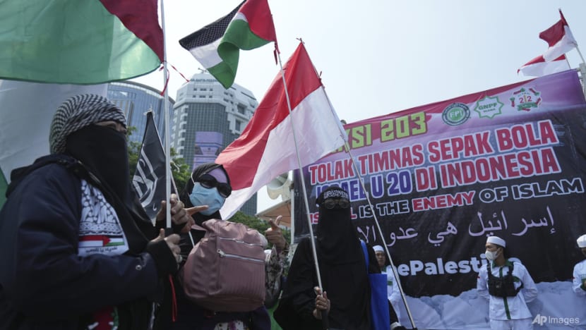 Indonesia's football chief to meet FIFA officials in bid to continue hosting U-20 World Cup Indonesia's football chief to meet FIFA officials in bid to continue hosting U-20 World Cup
