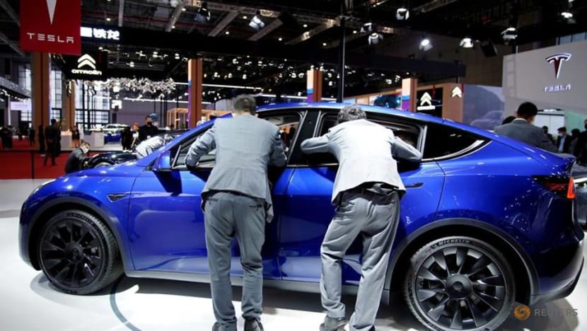 Analysis-Tesla's plans for batteries, China scrutinized as Musk drops features Analysis-Tesla's plans for batteries, China scrutinized as Musk drops features
