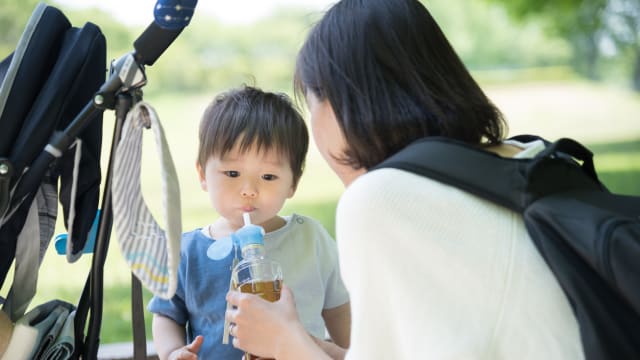 调查：10%婴幼儿在1岁前 就开始喝加糖饮料
