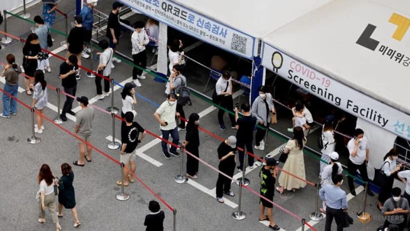 South Korea sees spike in COVID-19 cases amid vacations, spread of new variants South Korea sees spike in COVID-19 cases amid vacations, spread of new variants