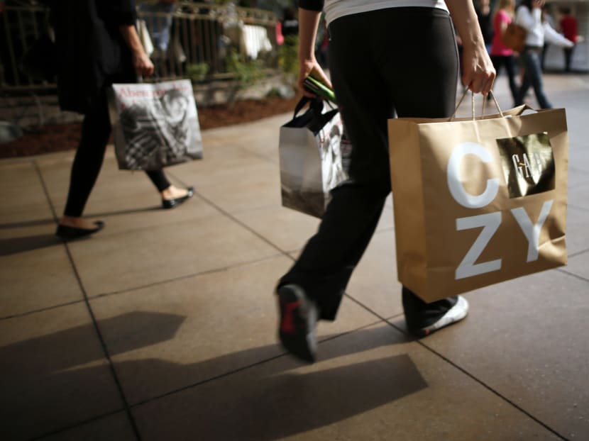 People shop at The Grove mall in Los Angeles in this file photo taken Nov 26, 2013.  Photo: Reuters