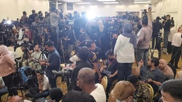 【直播】安华举行出任首相后第一场记者会