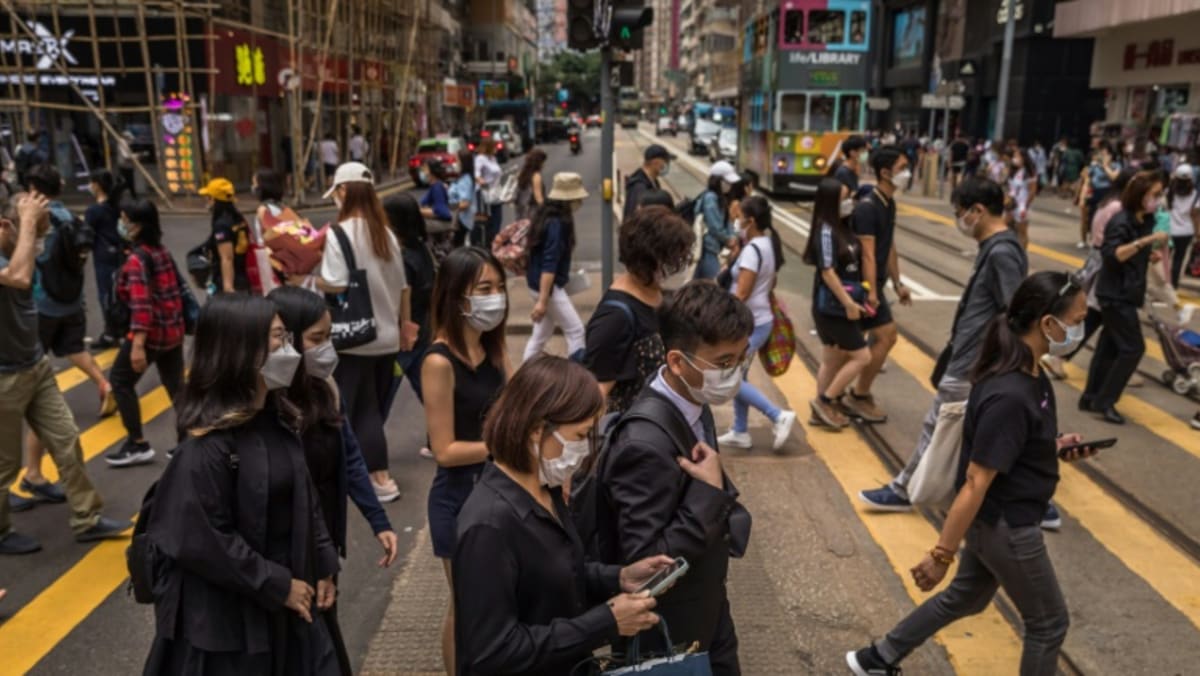 Para bos di Hong Kong banyak merekrut pekerja, menawarkan gaji yang lebih tinggi ketika kota dibuka kembali dan pengunjung kembali