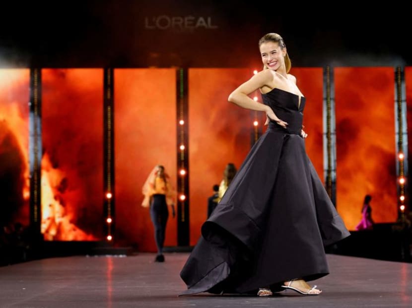 L’Oreal Paris hosts exuberant catwalk presentation at fashion week L’Oreal Paris hosts exuberant catwalk presentation at fashion week