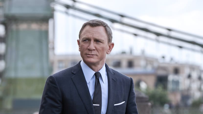 Daniel Craig Burns Through 20 Suits In A Single Action Scene As James ...