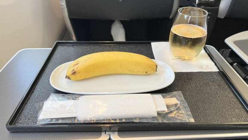 Japan Airlines passenger served single banana for vegan breakfast on business class flight