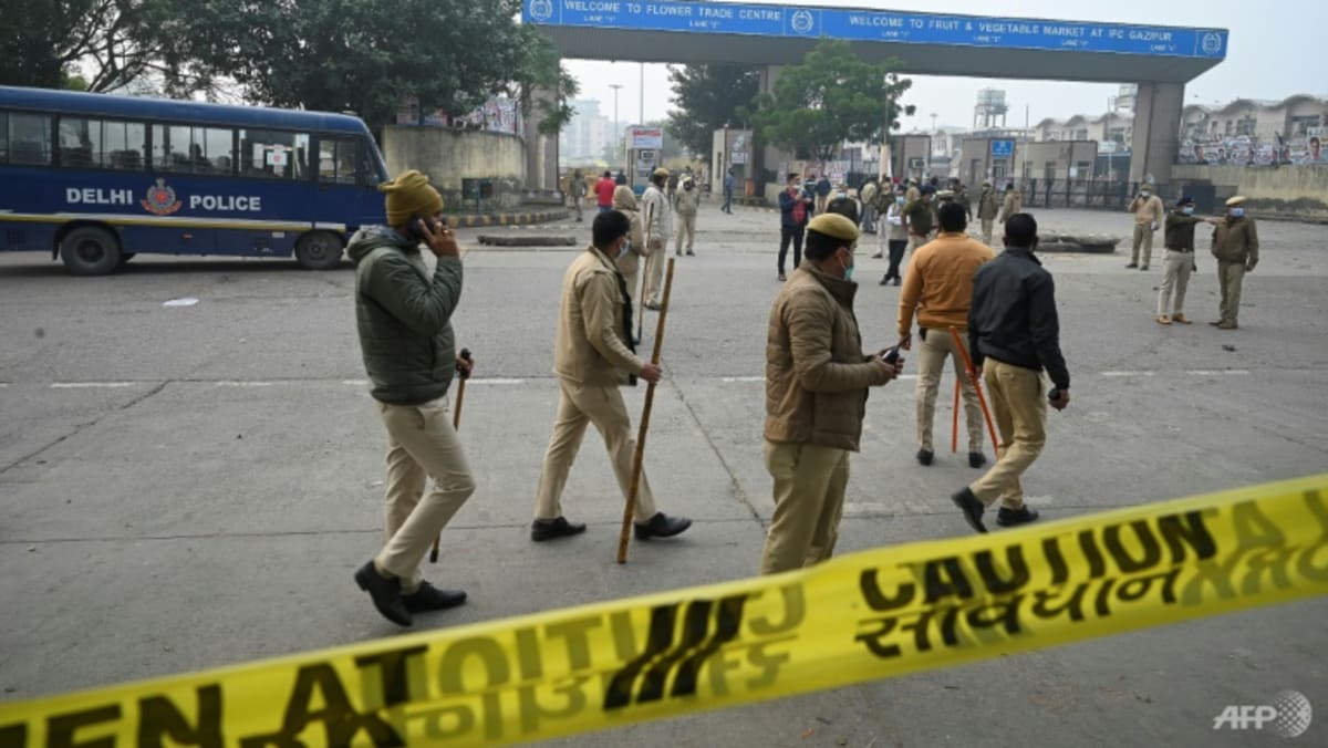 Bom ditemukan di pasar bunga Delhi