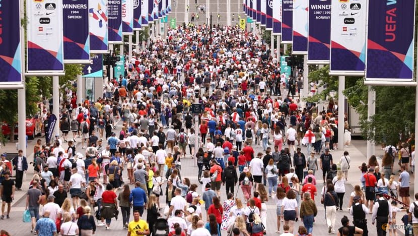Red and white England fans gather in London for Women's Euro final Red and white England fans gather in London for Women's Euro final