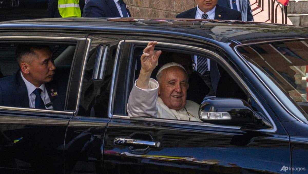 Pope arrives in Mongolia to back tiny Catholic presence on China’s doorstep Pope arrives in Mongolia to back tiny Catholic presence on China’s doorstep
