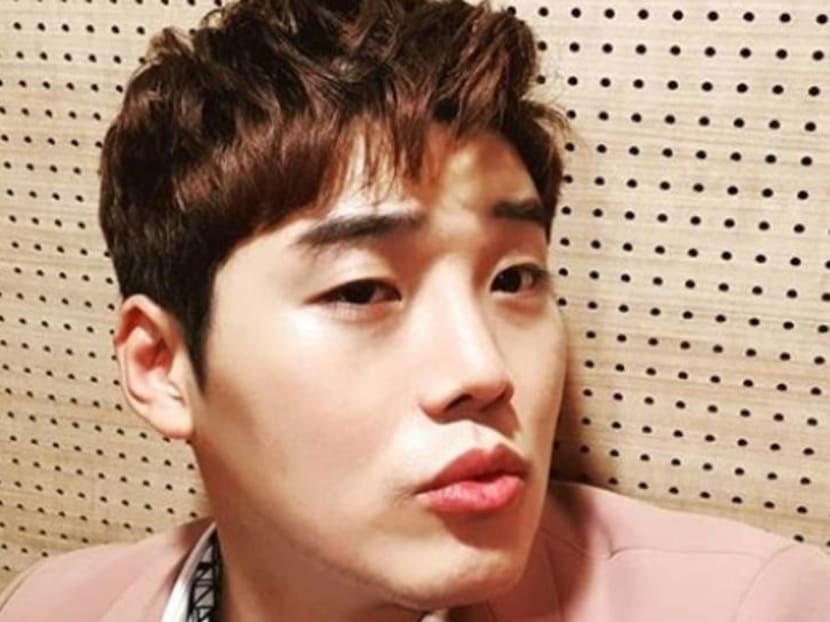 Korean actor Kwon Hyuk-soo denies asking YouTuber to remove her top for live broadcast Korean actor Kwon Hyuk-soo denies asking YouTuber to remove her top for live broadcast