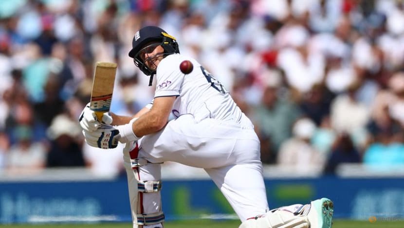 Crawley, Duckett give England fast start