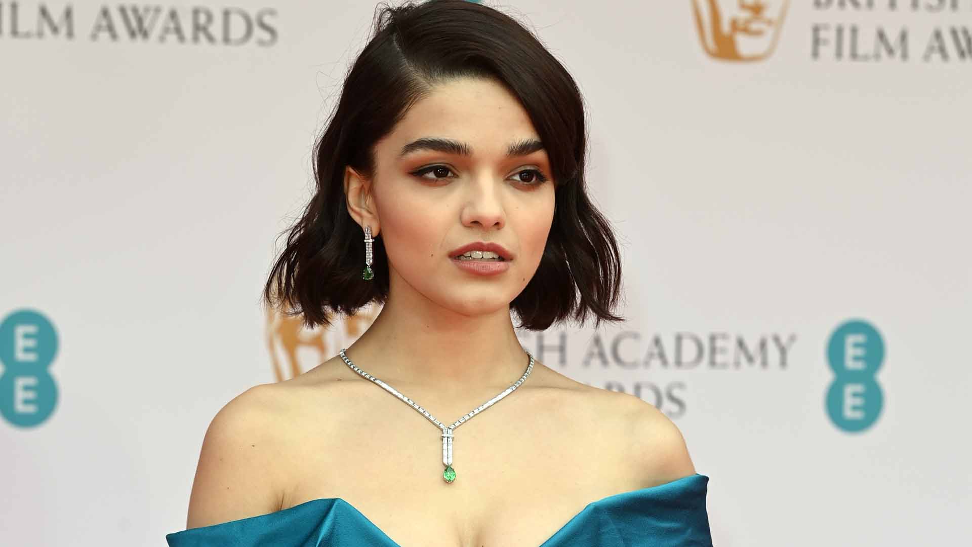West Side Story's Rachel Zegler "Not Invited To The Oscars", Says She'll Cheer From Her Couch In "Sweatpants And Boyfriend's Flannel" West Side Story's Rachel Zegler "Not Invited To The Oscars", Says She'll Cheer From Her Couch In "Sweatpants And Boyfriend's Flannel"