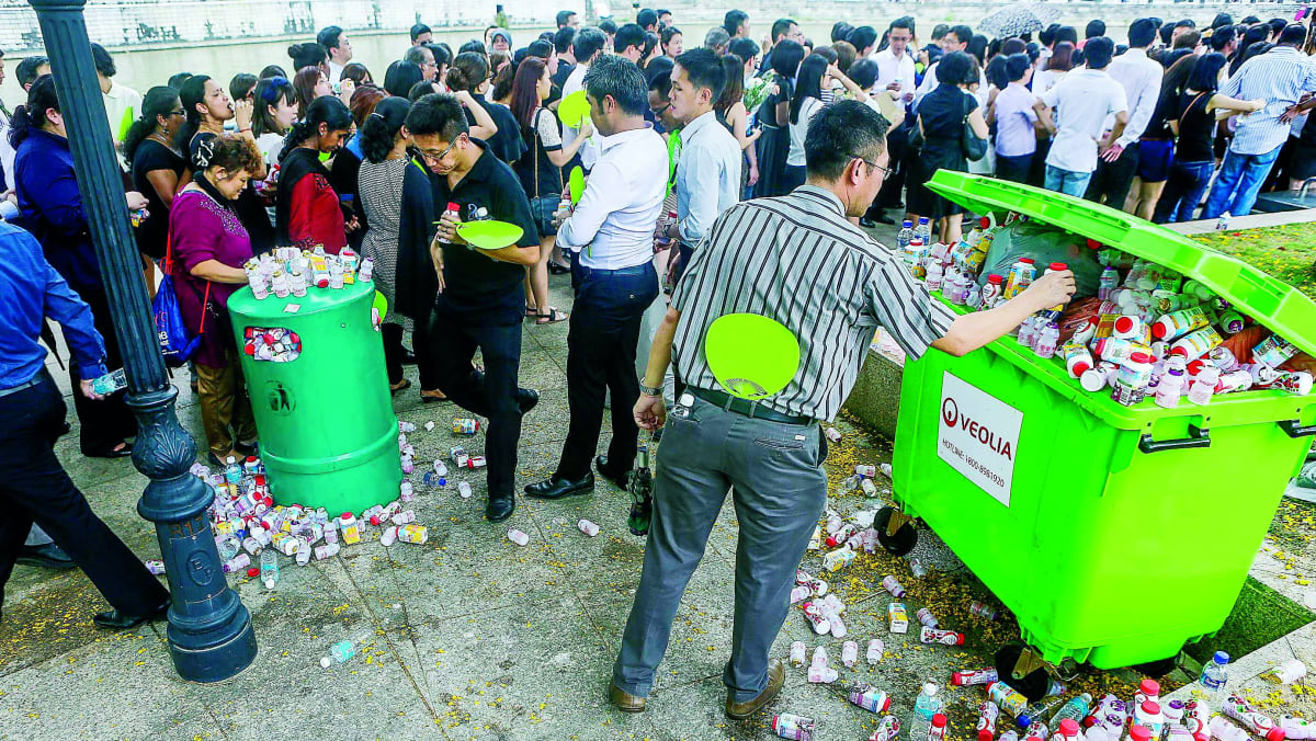 More cleaners called in as rubbish piles up along queue - TODAY