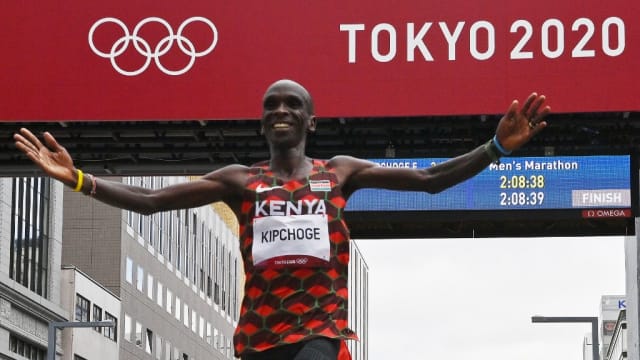男子马拉松 世界纪录保持人基普乔格强势卫冕