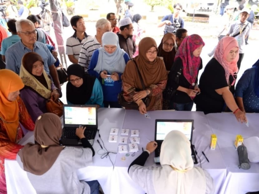 Voters registering at the polling station, Penanti, Penang, May 7, 2015. Photo: The Malay Mail Online