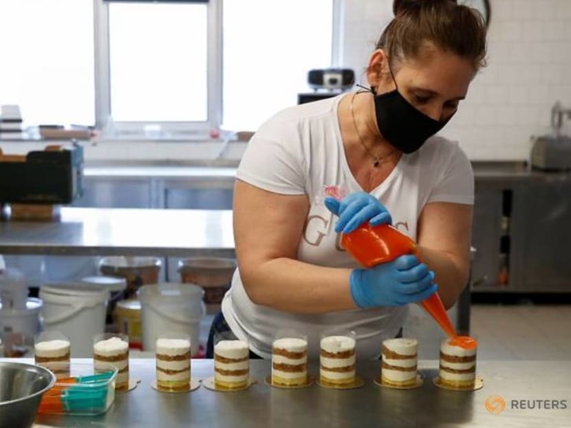 Astra is yellow, Pfizer is green - Hungarian pastry shop offers vaccine-themed treats Astra is yellow, Pfizer is green - Hungarian pastry shop offers vaccine-themed treats
